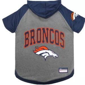 Denver Broncos NFL Hoodie Tee Size Medium